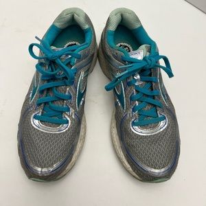 Brooks Adrenaline GTS 16 women’s Size 9 blue